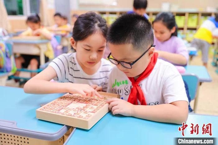资料图:绍兴越城区塔山中心小学托管拓展服务。 章坚淼 摄